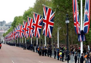 Βασίλισσα Ελισάβετ: Στους δρόμους από τα ξημερώματα οι Βρετανοί για την κηδεία της
