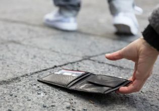 Κρήτη: Βρήκε πορτοφόλι γεμάτο χρήματα και το παρέδωσε στην αστυνομία