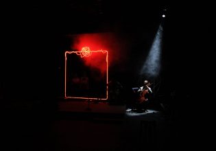 «Το Σφαγείο του Έρωτα» σε σκηνοθεσία Θοδωρή Γκόνη για 11 παραστάσεις στο Σύγχρονο Θέατρο