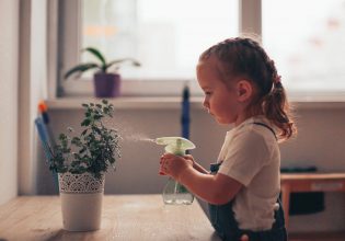 Μέθοδος Μοντεσσόρι: Όσα πρέπει να ξέρετε και πώς θα την εφαρμόσετε στο σπίτι