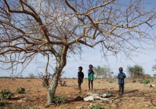 Σομαλία: Εξαντλημένα από την πείνα, τα παιδιά δεν έχουν δύναμη ούτε να κλάψουν