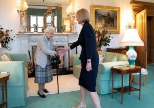 Επίσημα πρωθυπουργός της Βρετανίας η Λιζ Τρας – Διορίστηκε από τη βασίλισσα Ελισάβετ