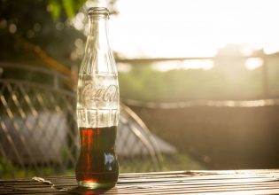 Γιατί η Coca-Cola δεν θέλει να μας πει τι περιέχουν οι νέες, συλλεκτικές γεύσεις της