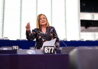 Μαρία Σπυράκη: Ζήτησε νομοθετική πρωτοβουλία από την Κομισιόν για απαγόρευση εμπορίας και ενοικίασης λογισμικών παρακολούθησης