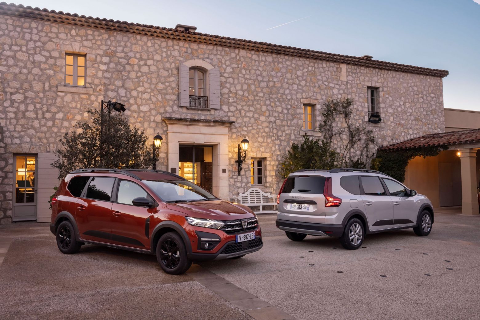 Nέα υβριδική προοπτική για το Dacia Jogger