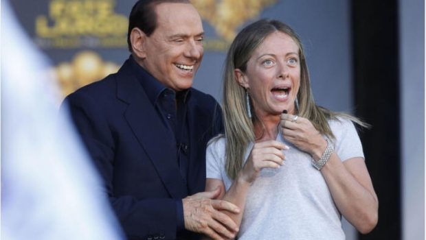 Italia: “Arrogante, maliziosa e arrogante” Berlusconi descrive nei suoi appunti Giorgia Meloni