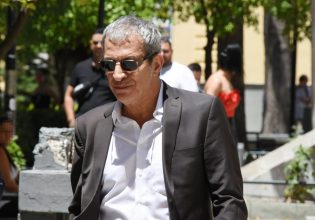 Θέμης Αδαμαντίδης: Βαρύ πένθος για τον  τραγουδιστή – Πέθανε η μητέρα του