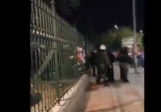 Επεισόδια Θεσσαλονίκη: ΜΑΤ έριξαν δακρυγόνο στην είσοδο νοσοκομείου – «Έλα ρε π@υ$τ! να σου πω»