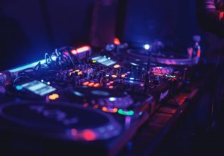 Θρήνος: Νεκρός πασίγνωστος DJ – Πέθανε στον ύπνο του