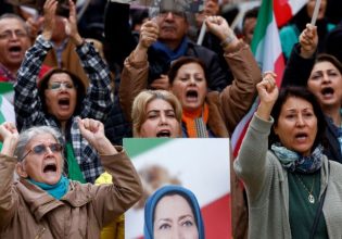 Ιράν: Οι εκπαιδευτικοί καλούν σε απεργία κατά της βίαιης καταστολής στα σχολεία