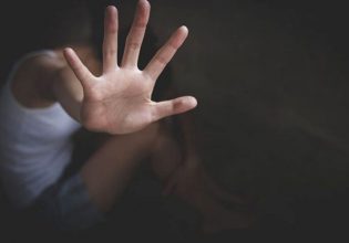 Παιδική κακοποίηση: Τι ισχύει στην Ελλάδα – Τι είναι ο «Κανόνας των Εσωρούχων»