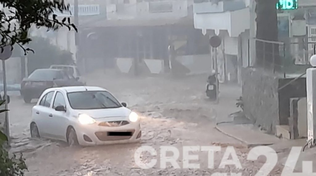 Κακοκαιρία: Πλημμύρισαν δρόμοι στην Αγία Πελαγία, διακοπές ρεύματος στο Ηράκλειο