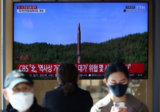 Βόρεια Κορέα: Προχώρησε σε 100 βολές πυροβολικού προς τη θαλάσσια ζώνη ασφαλείας