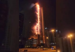 Ντουμπάι: Μεγάλη φωτιά σε ουρανοξύστη δίπλα στο υψηλότερο κτίριο στον κόσμο