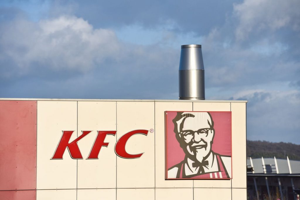 Γερμανία: Κατακραυγή για τα KFC – Κάλεσαν σε εορτασμούς για τη Νύχτα των Κρυστάλλων