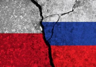 Η αιματηρή και περίπλοκη σχέση της Πολωνίας με τη Ρωσία – Η σφαγή του Κατίν και ένα αεροπορικό δυστύχημα