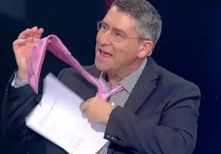 Άκης Παυλόπουλος: Γιατί πέταξε τη γραβάτα του την ώρα της εκπομπής;