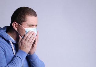 Ιός RSV: Ποιοι κινδυνεύουν περισσότερο – Γιατί φέτος φοβίζει η γρίπη