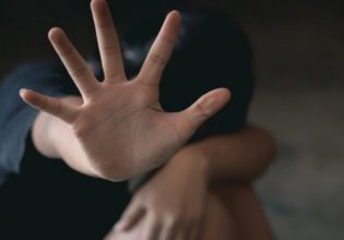 Ηράκλειο: Στις δικαστικές αίθουσες ο βιασμός 9χρονου αγοριού – «Έβαζε κι άλλους να τον βιάζουν», είπε η γιαγιά του