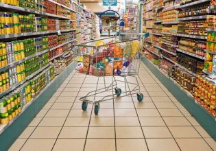 Πάτρα: «Μπούκαραν» σε σουπερμάρκετ και άρχισαν να αρπάζουν προϊόντα