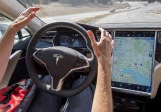Tesla: Δίκη για τροχαίο δυστύχημα θα κρίνει τις ευθύνες του Αυτόματου Πιλότου