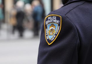 ΗΠΑ: Αστυνομικός στη Νέα Υόρκη σκότωσε γυναίκα, τραυμάτισε άλλη μία και αυτοκτόνησε