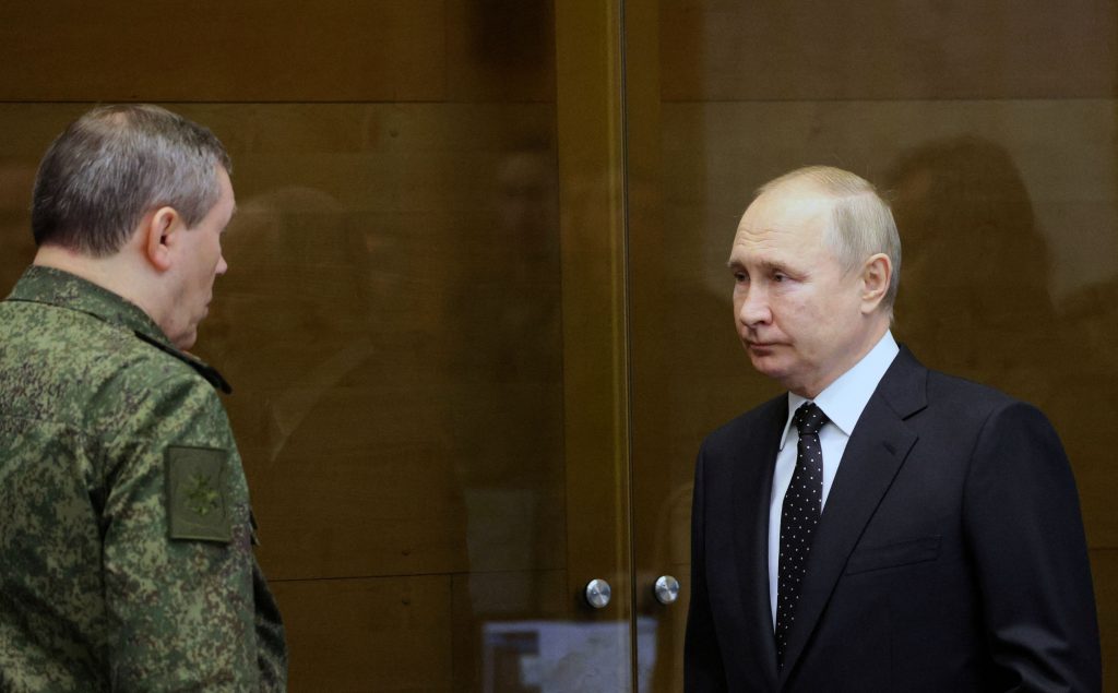 Ουκρανία: Υπό το βλέμμα του Πούτιν οι πυραυλικές επιθέσεις – Τι ζήτησε από τους στρατηγούς του