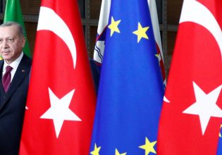 Η ΕΕ ανησυχεί για την επιδείνωση της δημοκρατίας στην Τουρκία