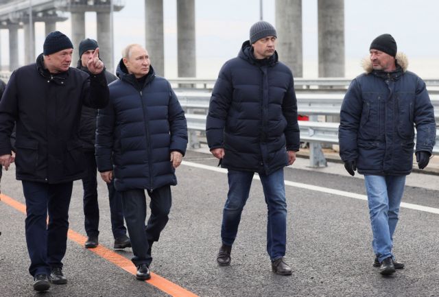 Πούτιν: Στη Γέφυρα της Κριμαίας ο ρώσος πρόεδρος
