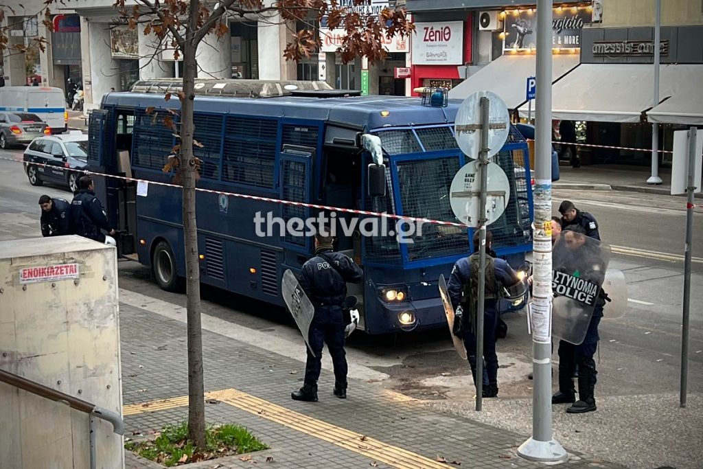 Πυροβολισμός κατά 16χρονου Ρομά: Έφτασε στο δικαστικό Μέγαρο ο 34χρονος αστυνομικός