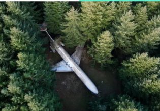 Αμερικανός δίνει 370 δολάρια το μήνα για να ζει σε αεροπλάνο μέσα στο δάσος