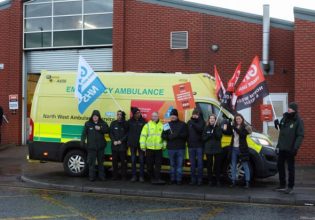 Βρετανία: Το νοσηλευτικό προσωπικό και οι εργαζόμενοι στα ασθενοφόρα σχεδιάζουν νέες απεργίες το 2023