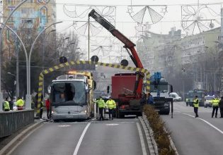 Τραγωδία στη Ρουμανία: Η στιγμή που το λεωφορείο κατευθύνεται στην κολώνα