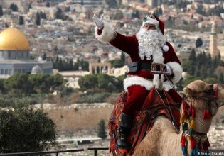 Ανατολική Ιερουσαλήμ: Ποιος είναι ο παλαιστίνιος Αϊ Βασίλης – Ολα τα παιδιά «μου ζητούν iPhone»