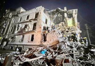 Ουκρανία: Νήπιο ανασύρθηκε νεκρό από τα χαλάσματα κτιρίου που δέχθηκε ρωσικό χτύπημα