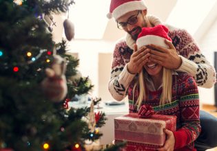Χριστουγεννιάτικα δώρα: Τι να χαρίσεις στους πραγματικά ξεχωριστούς ανθρώπους της ζωής σου