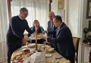 Σερβία: Το σπίτι των γονιών του Βούτσιτς επισκέφθηκε ο Δένδιας – Είδε και Ομπράντοβιτς