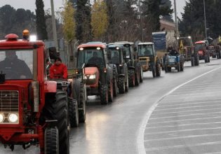 Θεσσαλία: Μπλόκο στον κυκλικό κόμβο της Καρδίτσας επί του αυτοκινητόδρομου Ε65 στήνουν οι αγρότες