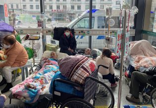 Κίνα: Πάνω από 7 εκατ. κρούσματα την ημέρα στο αποκορύφωμα της επιδημίας Covid-19