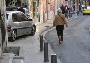 Βόλος: Αγκάλιαζαν ηλικιωμένες και τους έκλεβαν τα χρυσαφικά που φορούσαν