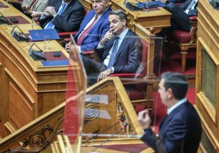 Βουλή: Χαμός με την επιστολή της ΑΔΑΕ με τα ονόματα παρακολουθούμενων