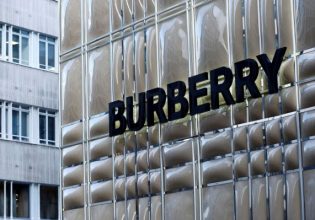 Burberry: Σάλος με καμπάνια που μοντέλο έχει αφαιρέσει το στήθος του – Κατακραυγή στα social media