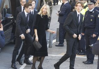 Πέρλες, Chanel και μαύρα ρούχα: To dress code της κηδείας του τέως Βασιλιά Κωνσταντίνου