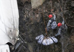 Συντριβή αεροπλάνου στο Νεπάλ: Τα πρόσωπα της τραγωδίας – «Δεν υπάρχουν ελπίδες να βρεθούν ζωντανοί»