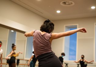 ΕΛΣ: Εργαστήριο χορού για γυναίκες που αποφυλακίστηκαν