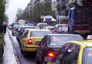 Κίνηση στους δρόμους: Τροχαίο ατύχημα και βροχή έχουν κάνει αφόρητη την κατάσταση