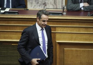 Τρεις «φακέλους» φέρνει ο Μητσοτάκης στη σύγκρουση κορυφής στη Βουλή