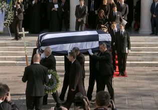 Λεπτό προς λεπτό η κηδεία του τέως βασιλιά Κωνσταντίνου – Το in live (video) από τη Μητρόπολη Aθηνών
