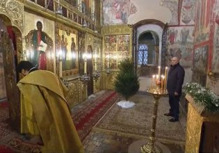 Ρωσία: Ο Πούτιν παρακολούθησε μόνος του τη χριστουγεννιάτικη λειτουργία στο Κρεμλίνο