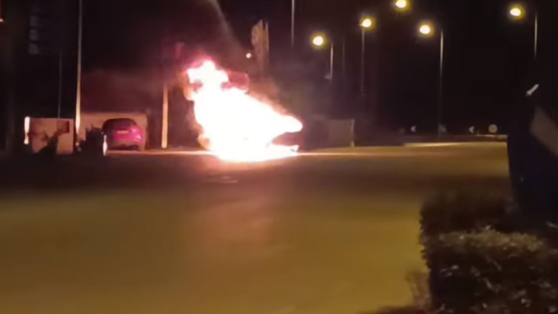 Σέρρες: Όχημα τυλίχθηκε στις φλόγες μπροστά σε πρατήριο βενζίνης